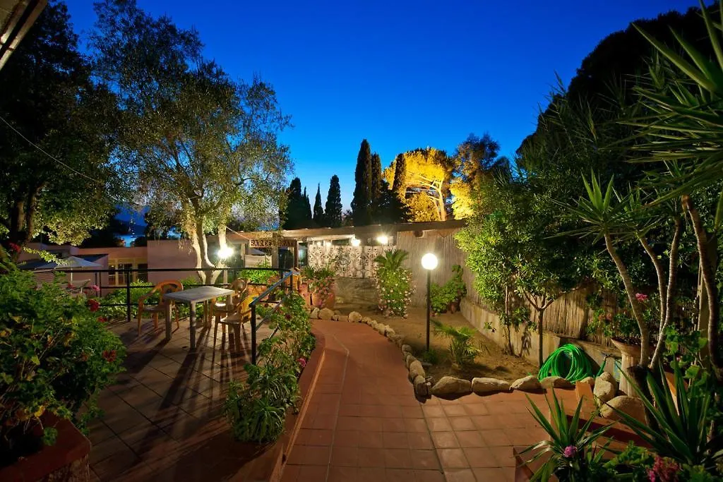 Hotel Casa Rosa 포르토페라이오 3*,